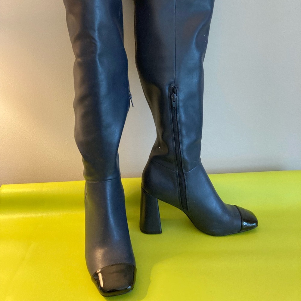 Charles David navy leather boot